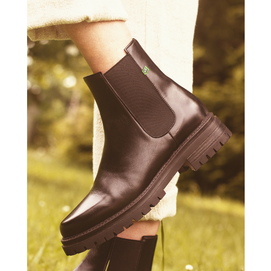 Chelsea boot Jerry femme vegan Supergreen noir en cuir de maïs végétal et recyclé, des vegan shoes écoresponsables, accessibles et stylées. Mode éthique, écologique et responsable, éco-conception.