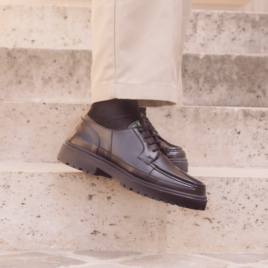 Supergreen black men's vegan derby in recycled and vegetable corn leather, eco-responsible, accessible and stylish vegan shoes. Ethical, ecological and responsible fashion, eco-design