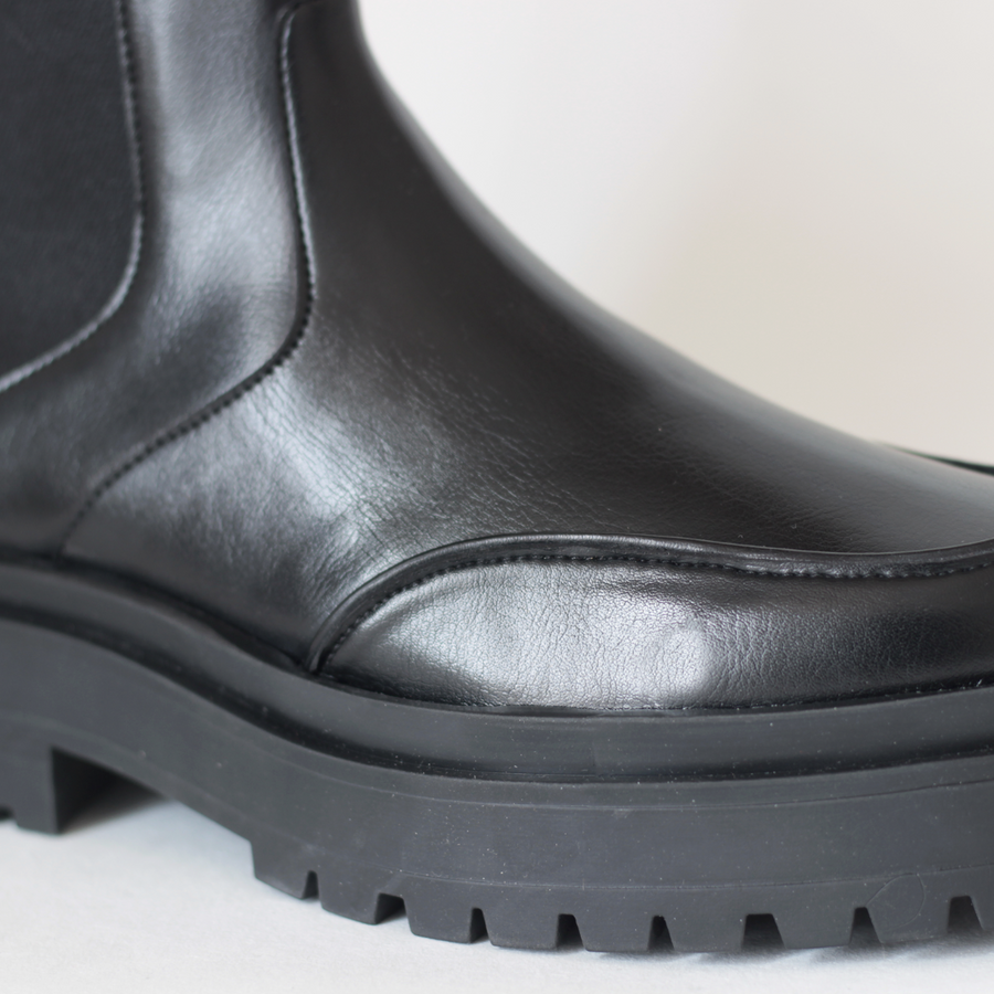 Doris Supergreen black vegan women's wedge Chelsea boot in recycled and vegetable corn leather, accessible and stylish eco-responsible vegan shoes. Ethical, ecological and responsible fashion, eco-design.