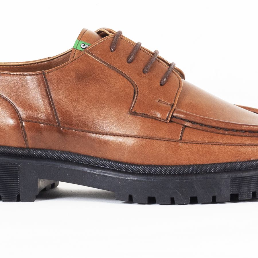 Cookie brown men's Supergreen black vegan derby in recycled vegetable corn leather, eco-friendly vegan shoes that are accessible and stylish. Ethical, ecological and responsible fashion, eco-design