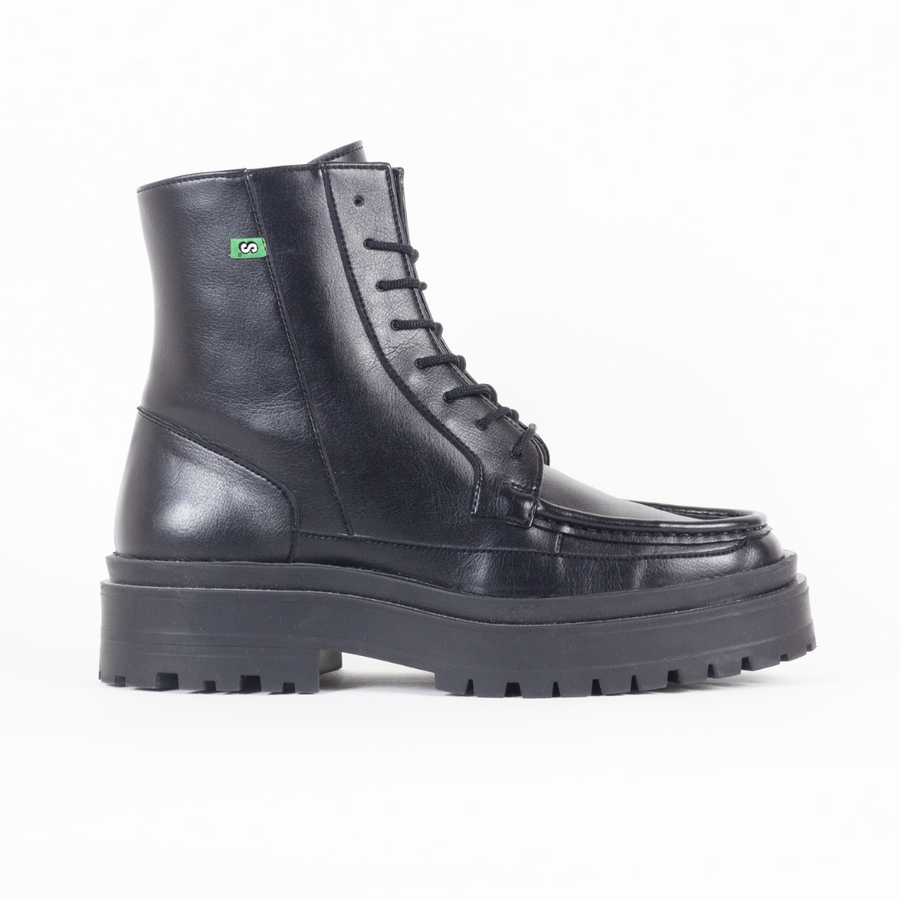 Boots bottine Ziggy lacets femme vegan Supergreen noir en cuir de maïs végétal et recyclé, des vegan shoes écoresponsables, accessibles et stylées. Mode éthique, écologique et responsable, éco-conception.